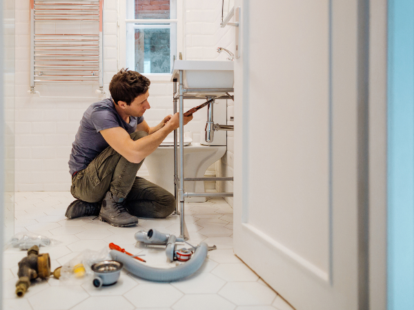 Does homeowners insurance cover plumbing?